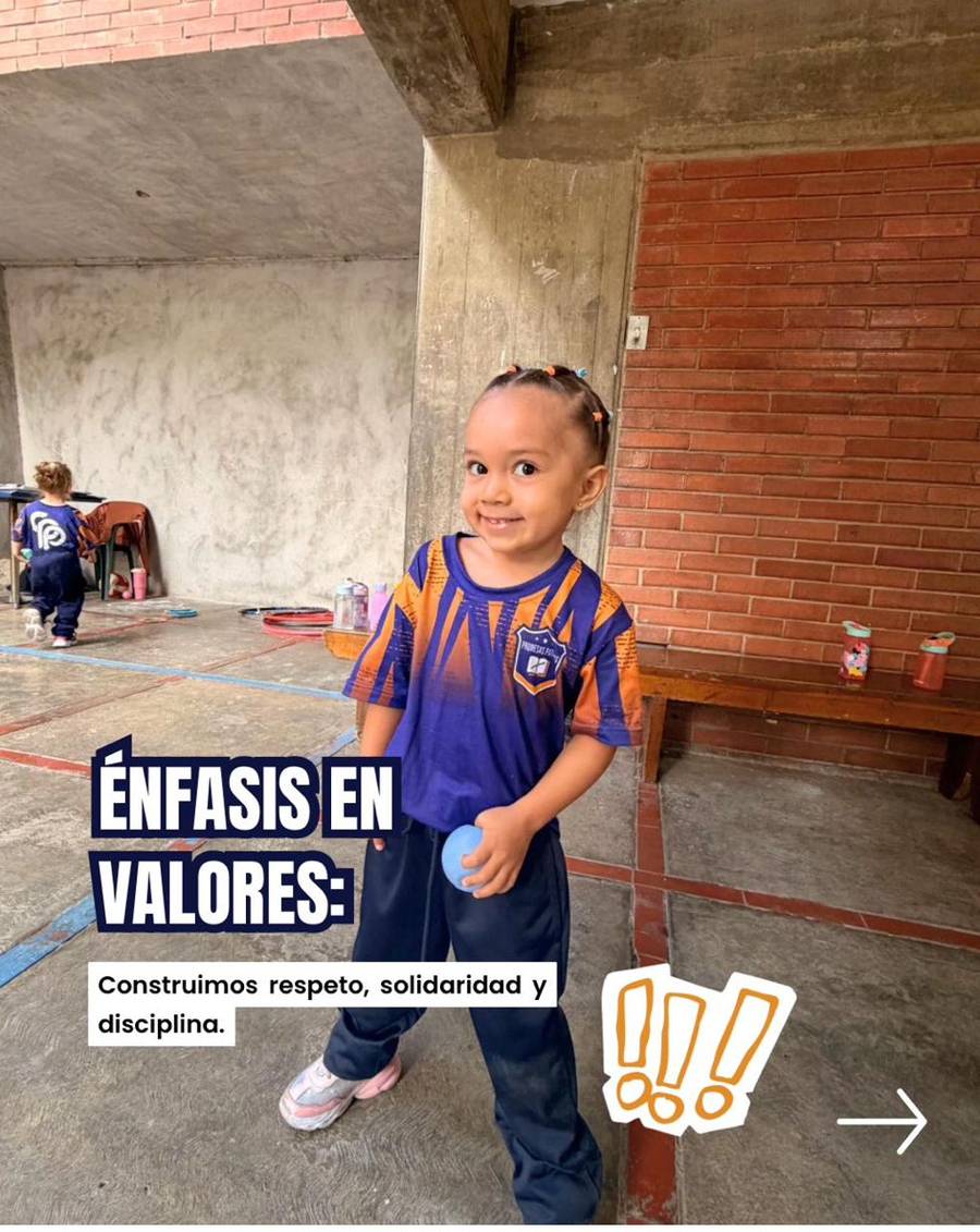 Estudiantes compartiendo en una actividad extracurricular